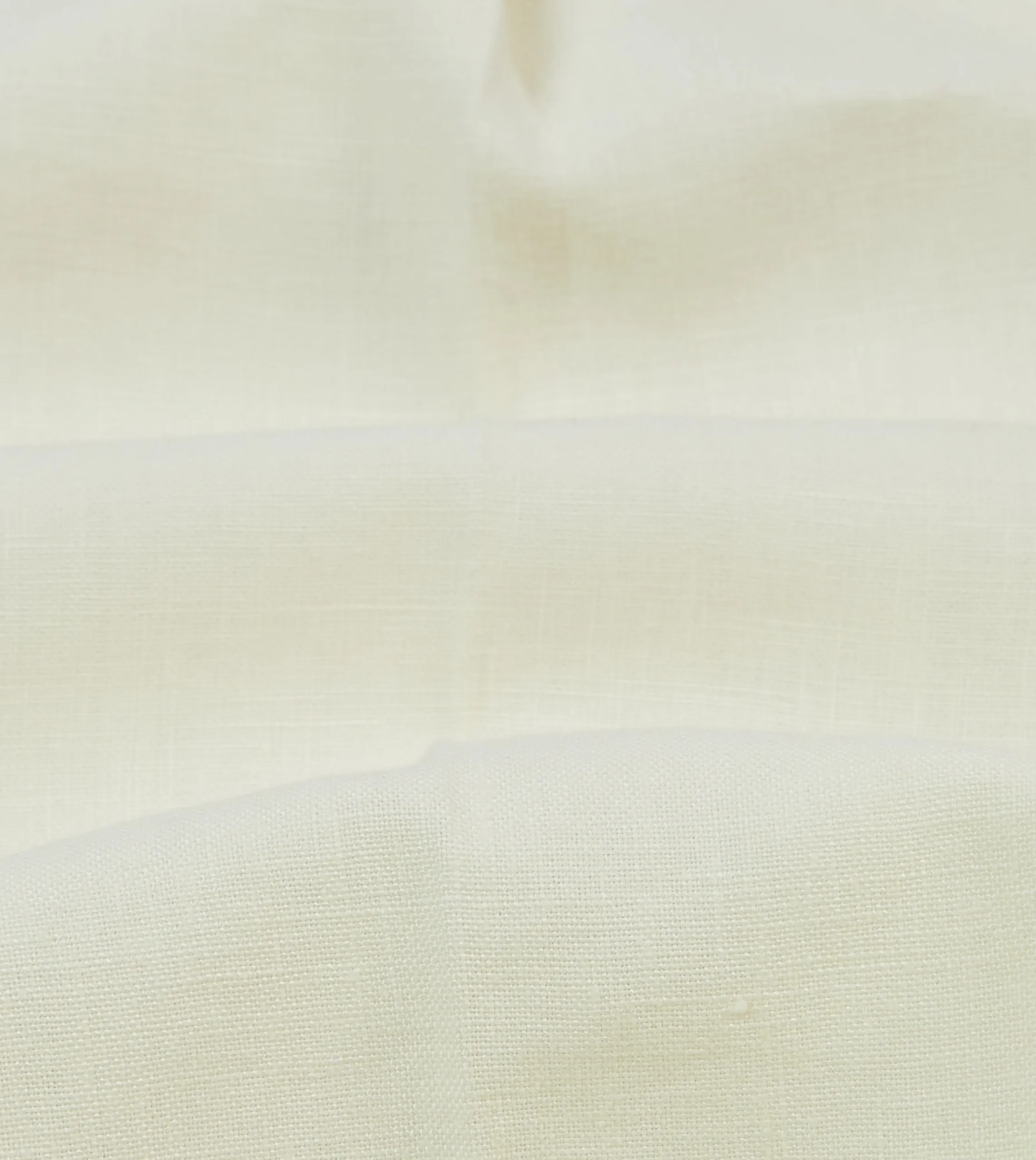 Drake’s Ecru Linen Single-Pleat Shorts