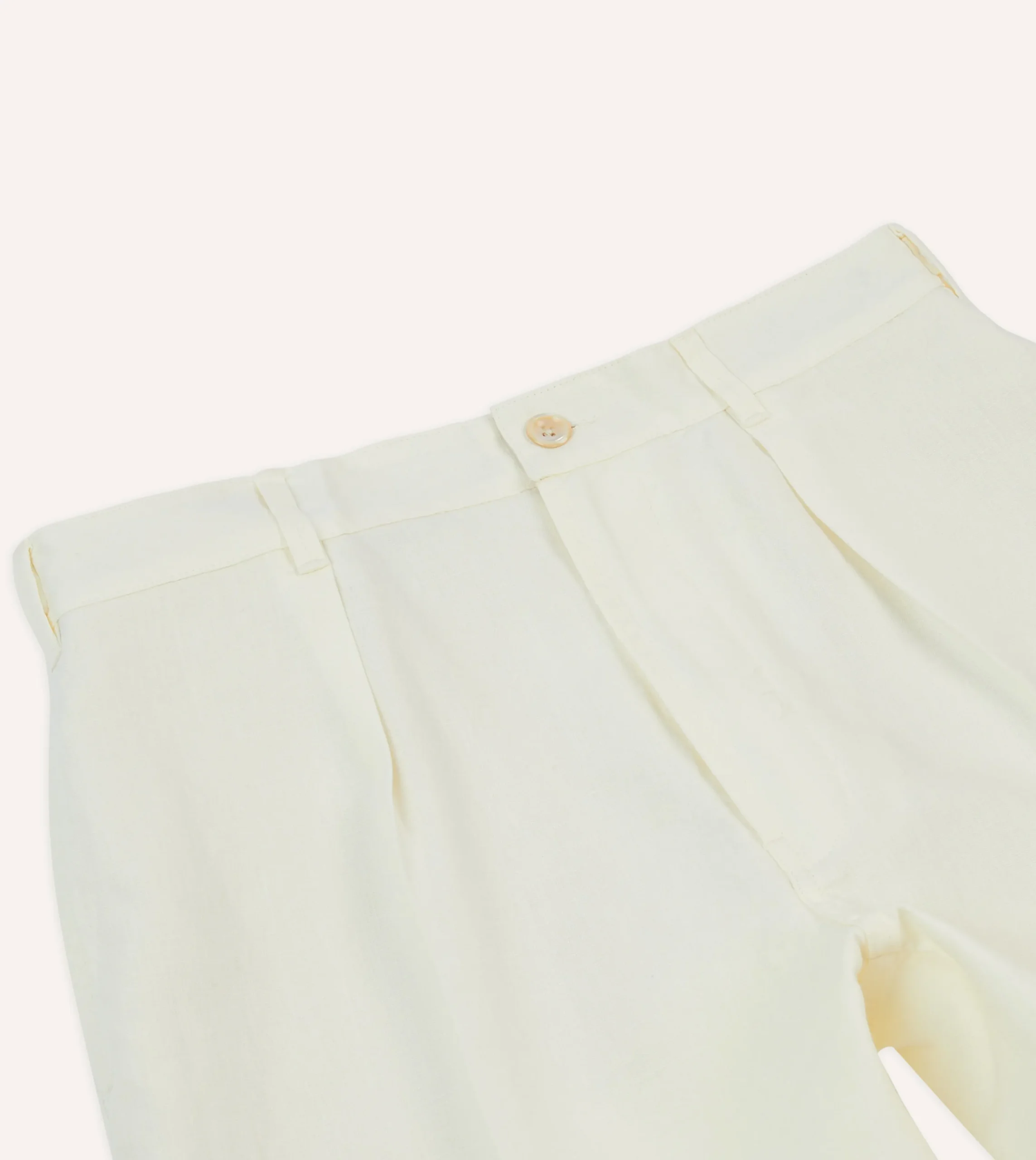 Drake’s Ecru Linen Single-Pleat Shorts