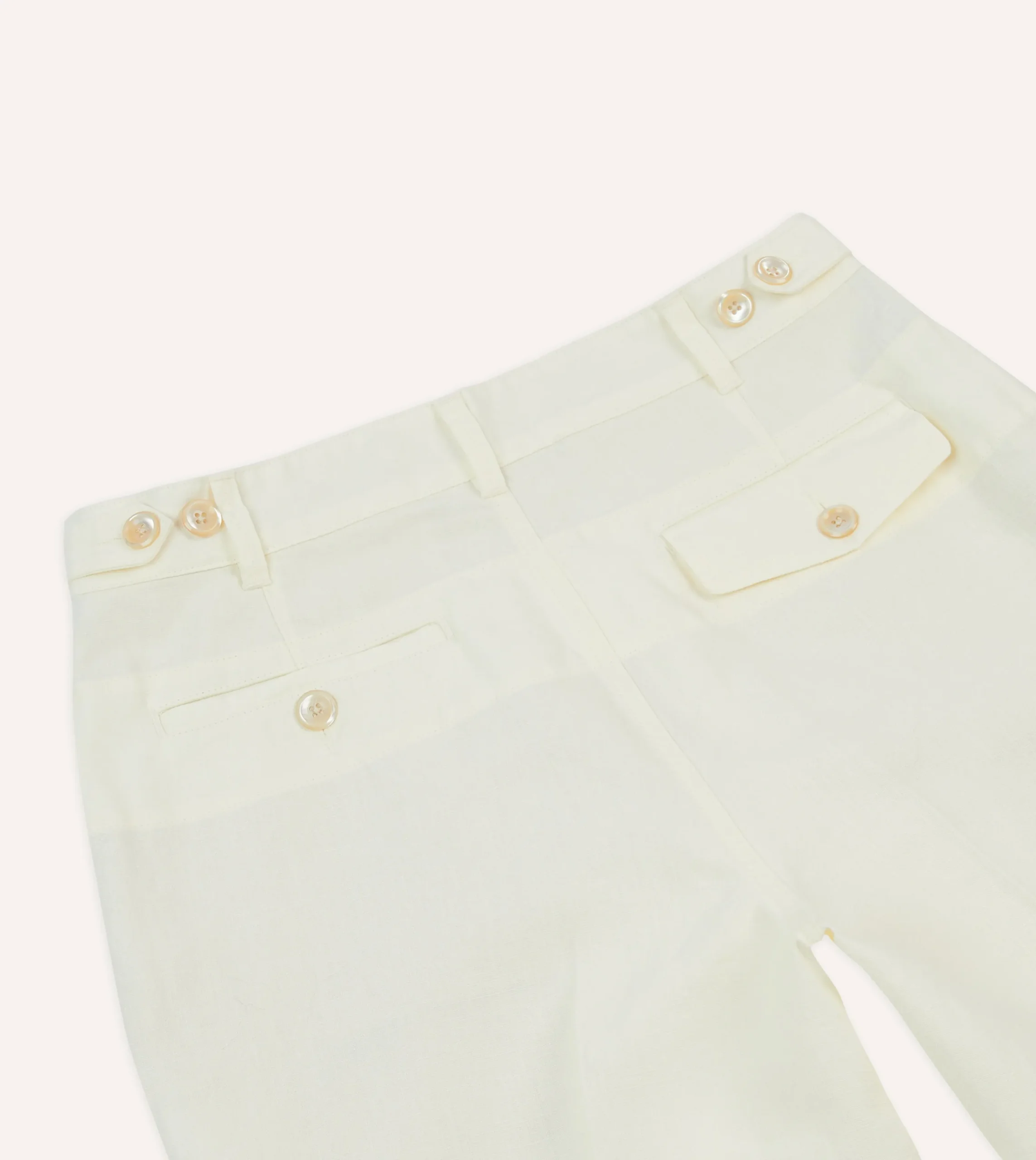 Drake’s Ecru Linen Single-Pleat Shorts